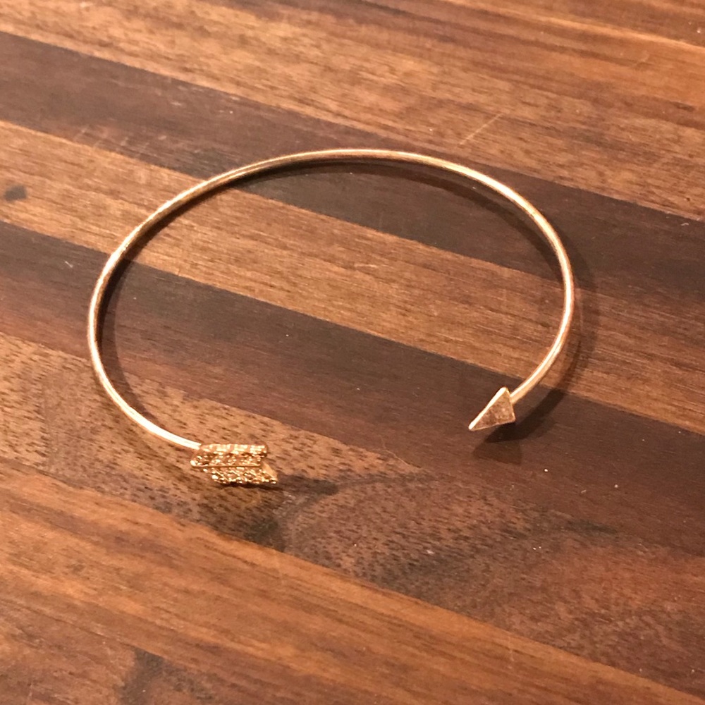 Arrow bracelet